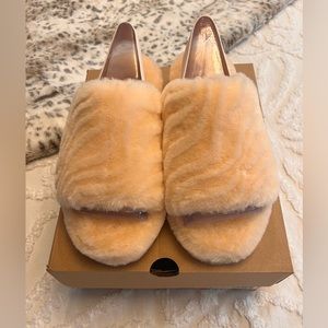 NWOT UGG Fluff Yeah Wavy Size 9 New in Box never worn!